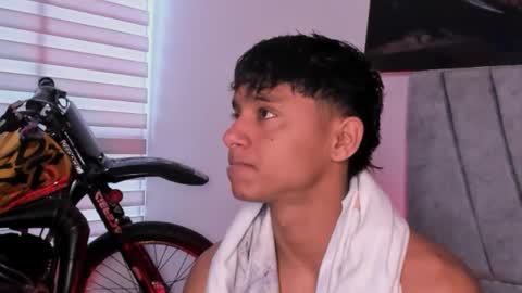 zyzz_1812 online show from November 3, 5:36 pm