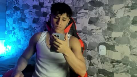 zyzz_1812 online show from April 2, 5:05 am