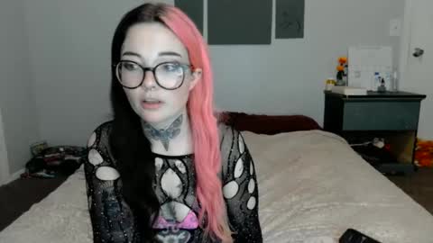 Snapshot of zzgrace chatting on February 3, 11:26 pm Gracie online show from February 3, 11:26 pm