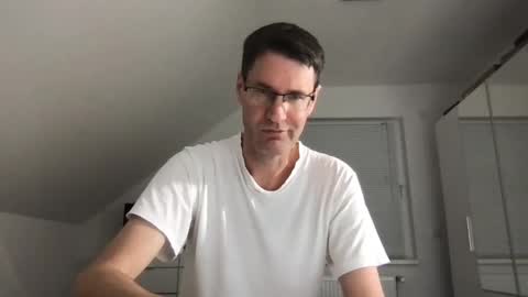 Snapshot of zzz123_cam chatting on December 20, 3:53 pm zzz123_cam online show from December 20, 3:53 pm