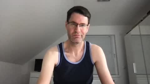 Snapshot of zzz123_cam chatting on December 27, 11:10 pm zzz123_cam online show from December 27, 11:10 pm