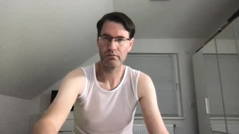 Snapshot of zzz123_cam chatting on October 19, 3:12 pm zzz123_cam online show from October 19, 3:12 pm