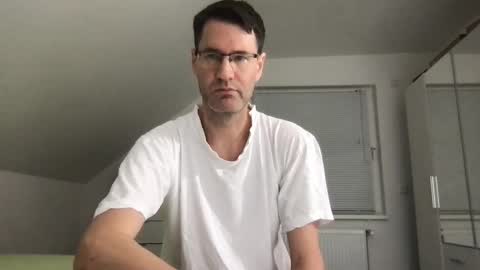 Snapshot of zzz123_cam chatting on November 2, 3:36 pm zzz123_cam online show from November 2, 3:36 pm