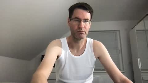 Snapshot of zzz123_cam chatting on November 23, 4:18 pm zzz123_cam online show from November 23, 4:18 pm