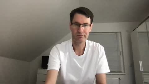 Snapshot of zzz123_cam chatting on November 28, 4:09 pm zzz123_cam online show from November 28, 4:09 pm