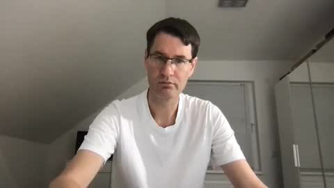 Snapshot of zzz123_cam chatting on November 30, 3:49 pm zzz123_cam online show from November 30, 3:49 pm