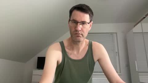 Snapshot of zzz123_cam chatting on February 1, 4:05 pm zzz123_cam online show from February 1, 4:05 pm