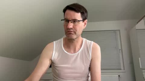 Snapshot of zzz123_cam chatting on March 1, 9:50 pm zzz123_cam online show from March 1, 9:50 pm