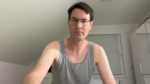 Snapshot of zzz123_cam chatting on March 16, 3:05 pm zzz123_cam online show from March 16, 3:05 pm