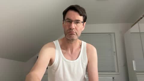 Snapshot of zzz123_cam chatting on April 5, 10:07 pm zzz123_cam online show from April 5, 10:07 pm