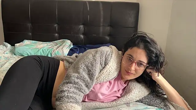 Snapshot of Lunaabbey chatting on February 12, 8:53 am Lunaabbey online show from February 12, 8:53 am