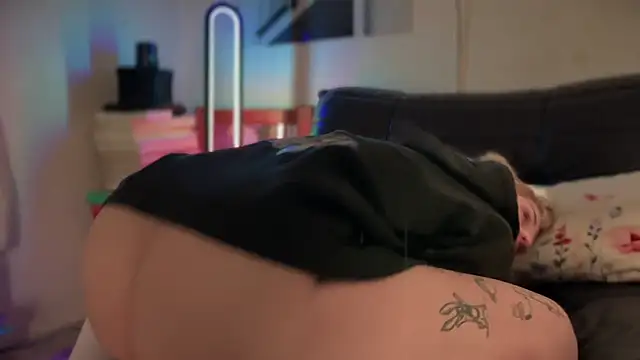 Mannarie Madsinn online show from March 17, 2:08 am