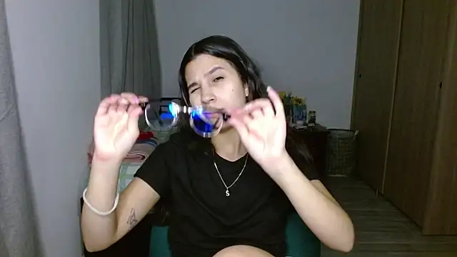 Snapshot of mia__lopez_ chatting on October 21, 1:17 am mia lopez online show from October 21, 1:17 am