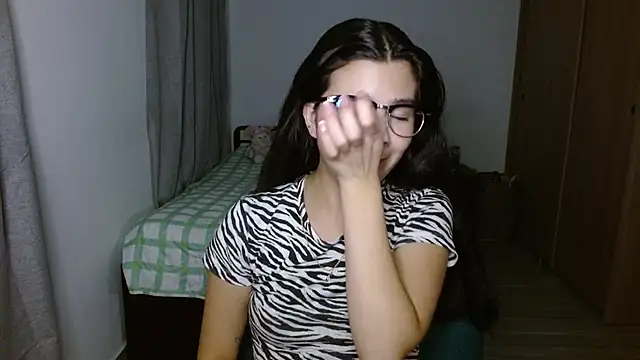 Snapshot of mia__lopez_ chatting on October 23, 12:54 am mia lopez online show from October 23, 12:54 am