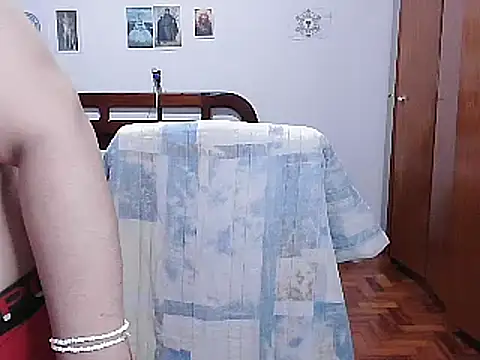 Snapshot of LauraVicttoria361215 chatting on February 18, 1:21 am LauraVicttoria361215 online show from February 18, 1:21 am