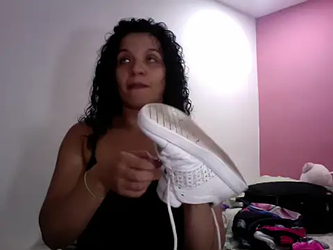 gatubelahot online show from February 1, 1:34 am