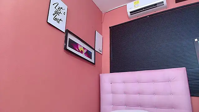 kinkylittlegirll online show from December 12, 5:37 pm