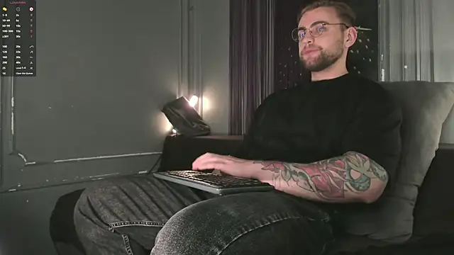 Snapshot of WayneWilson chatting on December 18, 4:40 am WayneWilson online show from December 18, 4:40 am