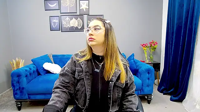 Katewalker  online show from March 20, 6:09 pm