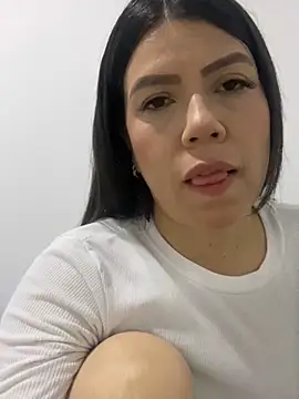 Snapshot of martina_contreras chatting on December 25, 5:16 am martina contreras online show from December 25, 5:16 am