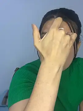 Snapshot of martina_contreras chatting on December 28, 7:11 am martina contreras online show from December 28, 7:11 am