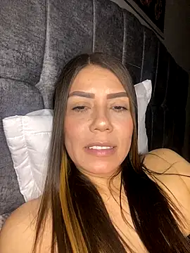 Snapshot of martina_contreras chatting on October 31, 7:09 am martina contreras online show from October 31, 7:09 am