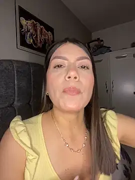 Snapshot of martina_contreras chatting on May 3, 4:07 am martina contreras online show from May 3, 4:07 am