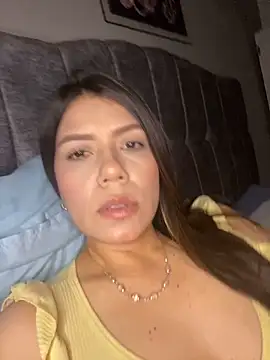 Snapshot of martina_contreras chatting on May 21, 7:04 am martina contreras online show from May 21, 7:04 am