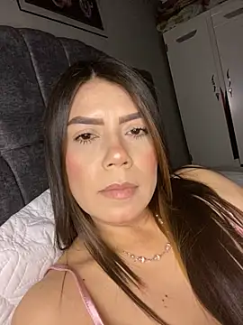 Snapshot of martina_contreras chatting on July 1, 7:10 am martina contreras online show from July 1, 7:10 am