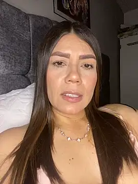 Snapshot of martina_contreras chatting on July 8, 4:06 am martina contreras online show from July 8, 4:06 am