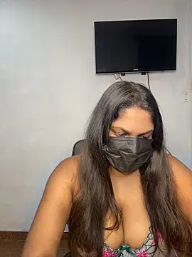 Snapshot of Black_Beauty997 chatting on November 19, 6:19 pm Black Beauty997 online show from November 19, 6:19 pm