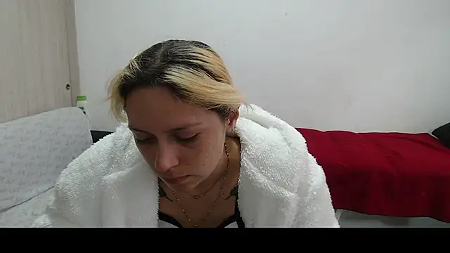 Snapshot of MommyMiaWs chatting on March 15, 6:32 pm MommyMiaWs online show from March 15, 6:32 pm