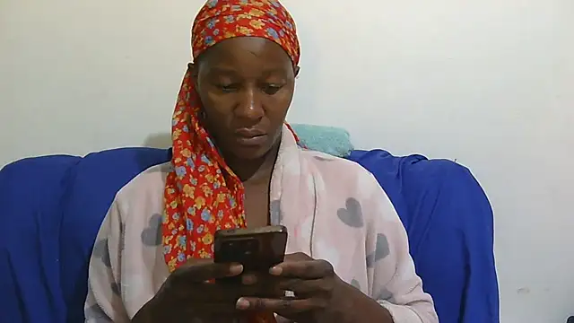 Snapshot of sluttylaura21 chatting on October 29, 4:48 am sluttylaura21 online show from October 29, 4:48 am