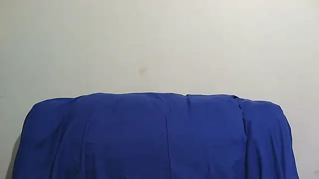 Snapshot of sluttylaura21 chatting on October 29, 5:04 pm sluttylaura21 online show from October 29, 5:04 pm