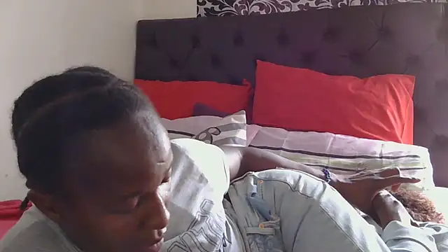 Snapshot of sluttylaura21 chatting on November 5, 1:22 pm sluttylaura21 online show from November 5, 1:22 pm