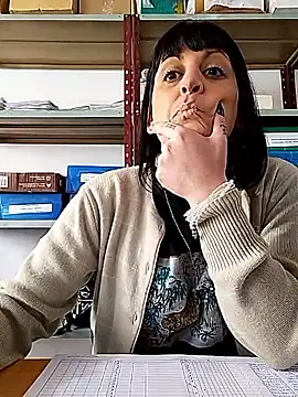 estefyzapata online show from April 28, 7:08 pm