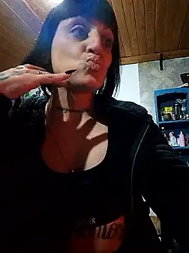 estefyzapata online show from April 29, 11:55 pm