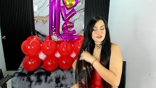 Snapshot of criss_21_ chatting on February 11, 8:10 pm criss 21 online show from February 11, 8:10 pm