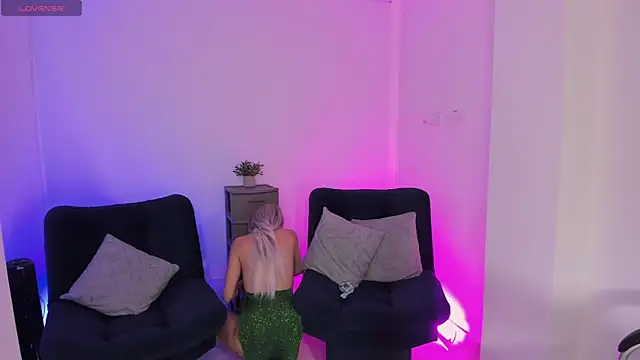 emilly smith 1 online show from November 8, 7:52 am