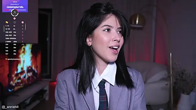 anniehillofficial online show from October 11, 8:40 pm