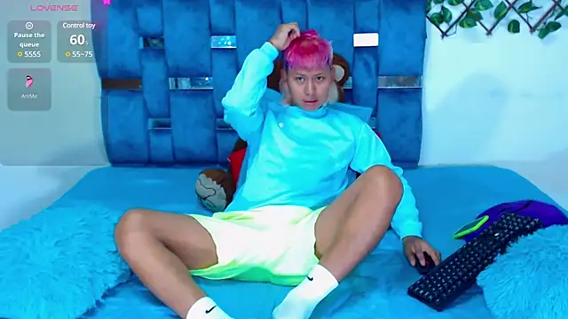 Snapshot of Hakim_prettynigg chatting on January 5, 3:23 pm Hakim prettynigg online show from January 5, 3:23 pm