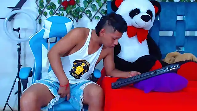 Snapshot of Hakim_prettynigg chatting on October 23, 5:12 pm Hakim prettynigg online show from October 23, 5:12 pm