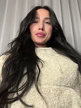 EvaMoet online show from December 9, 5:40 am