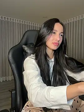 EvaMoet online show from December 13, 5:49 am