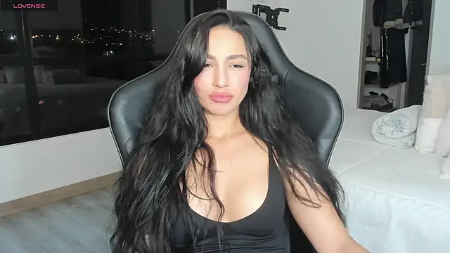 EvaMoet online show from March 3, 2:04 am