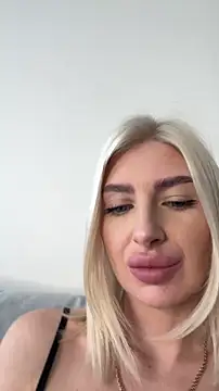 Mia Roxie online show from April 6, 4:46 am