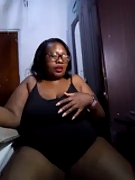 Snapshot of YELLOW_BONE chatting on October 26, 8:26 pm YELLOW BONE online show from October 26, 8:26 pm