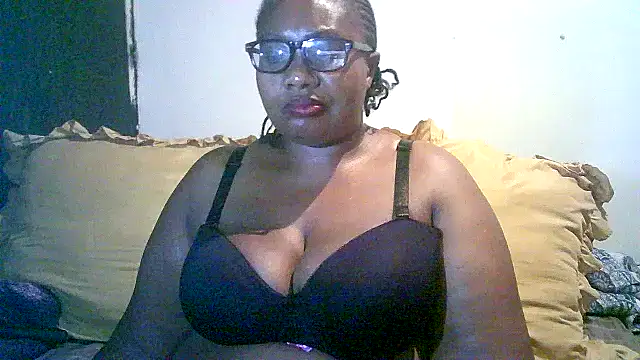 Snapshot of YELLOW_BONE chatting on November 8, 9:13 pm YELLOW BONE online show from November 8, 9:13 pm