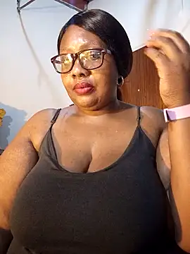 Snapshot of YELLOW_BONE chatting on November 25, 12:21 am YELLOW BONE online show from November 25, 12:21 am