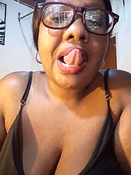 Snapshot of YELLOW_BONE chatting on November 26, 8:54 pm YELLOW BONE online show from November 26, 8:54 pm